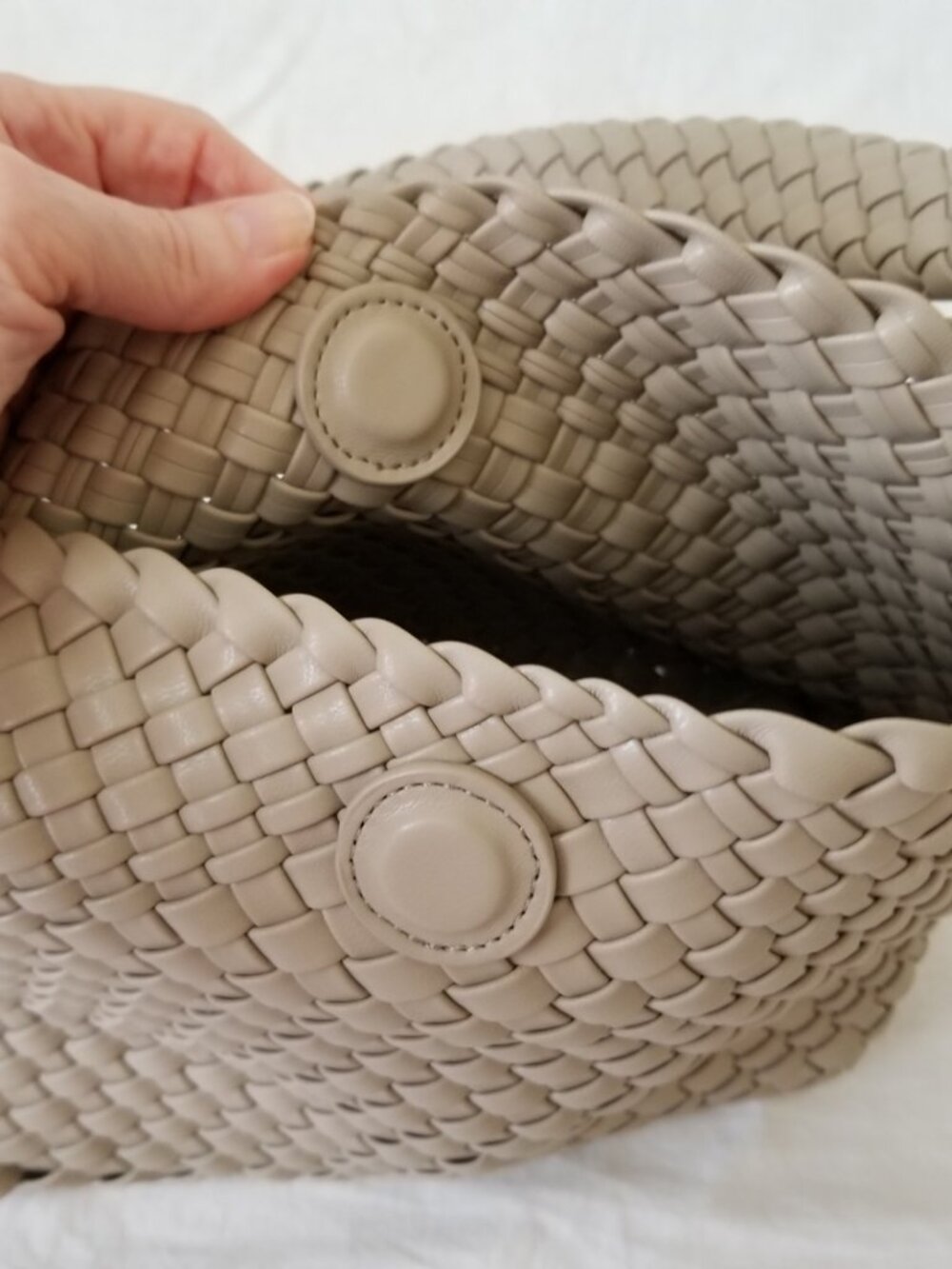 NWOT! Woven Faux Leather Purse Tote with Magnetic Closure & Basketweave Design - Picture 3 of 7